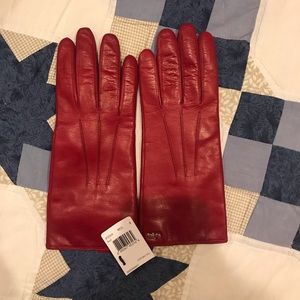 Leather gloves
